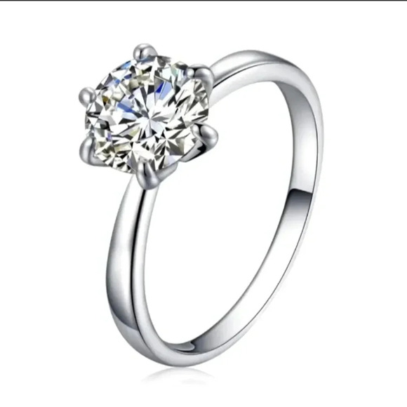 Jewelry - Elegant Women wedding party ring..silver..size 6...NWT